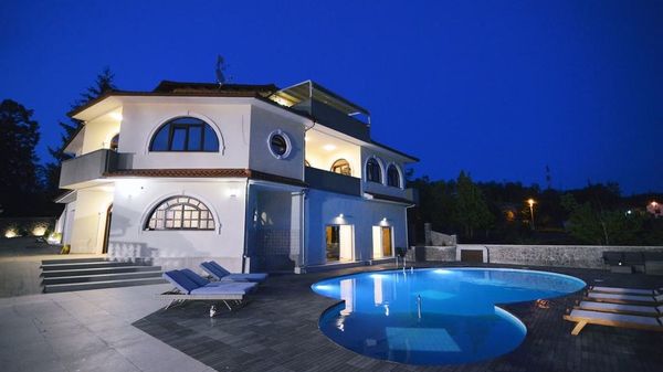 Spacious Villa Jasmin with a pool and a wellness area near Opatija