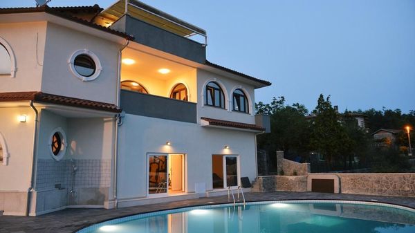 Spacious Villa Jasmin with a pool and a wellness area near Opatija