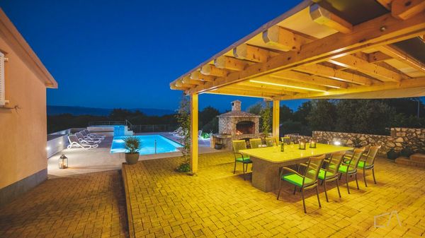 Quiet Villa Jele with a pool and an authentic 'tavern' on Krk