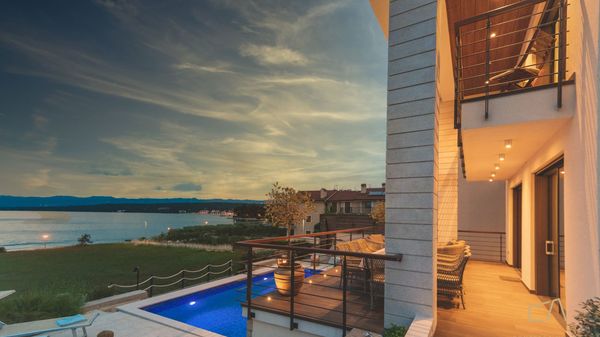 Villa Marconica am Strand mit Meerblick und Pool auf Krk