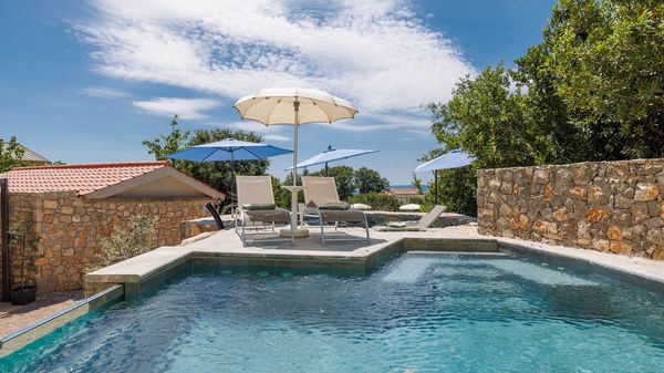 Villa Melary with Pool & Jacuzzi