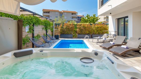 Otmjena Villa Metra Maris1 s privatnim bazenom i Jacuzzijem