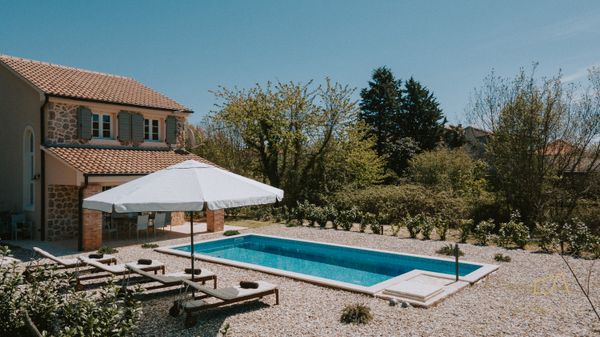 Bezaubernde Villa Pepina mit rustikalem Hauch und Pool auf Krk