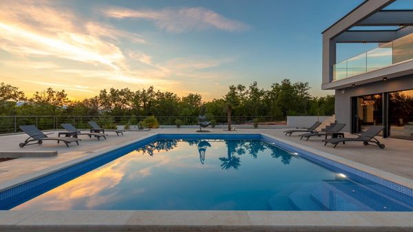 Stylish Villa Quadra with a sea view and a pool on Krk