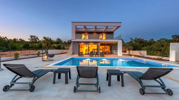 Stylish Villa Quadra with a sea view and a pool on Krk