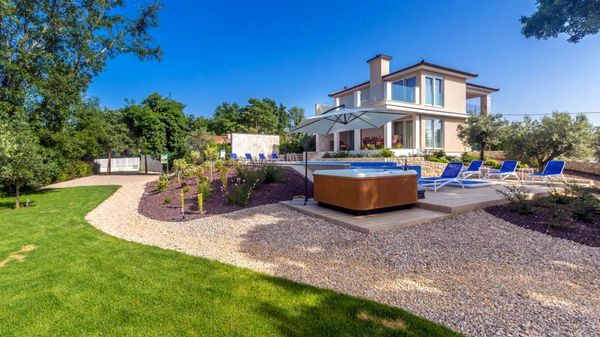 Steinhaus Villa Roko mit Meerblick und Außenpool auf Krk