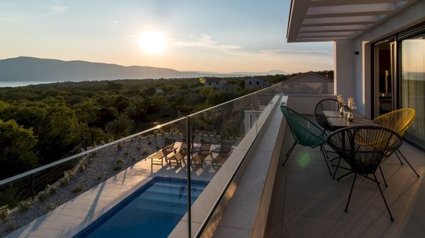 Moderne Villa Viktorija mit Meerblick und Pool auf Krk