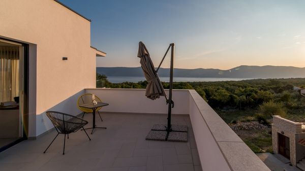 Moderne Villa Viktorija mit Meerblick und Pool auf Krk