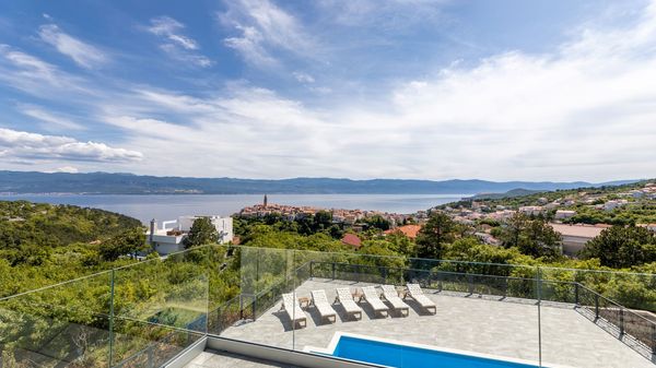 Villa Volare with Stunning Views