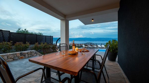 Villa Volare with Stunning Views