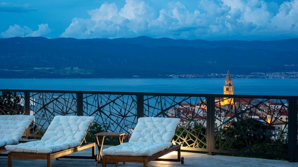 Villa Volare with Stunning Views