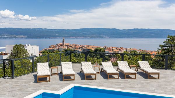 Villa Volare with Stunning Views