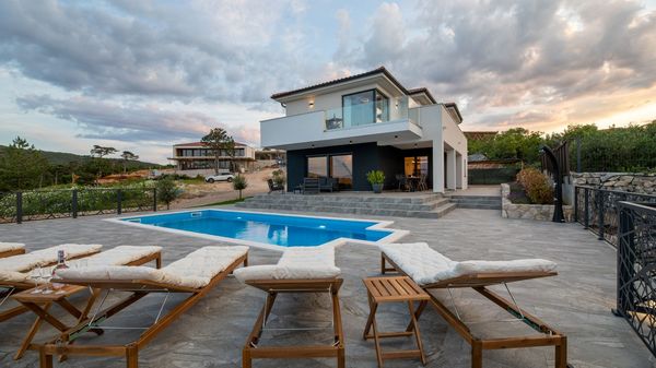 Villa Volare with Stunning Views