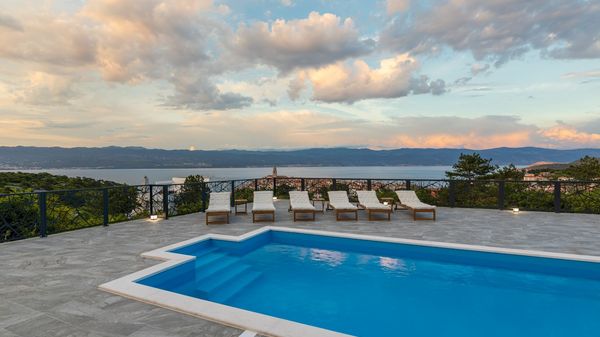 Villa Volare with Stunning Views