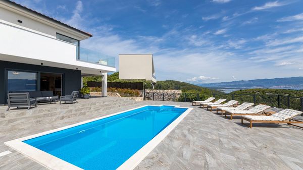 Villa Volare with Stunning Views