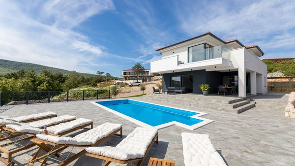 Villa Volare with Stunning Views