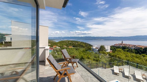 Villa Volare with Stunning Views