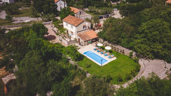 Village Villa M mit einem Hauch von Tradition und Pool auf Krk