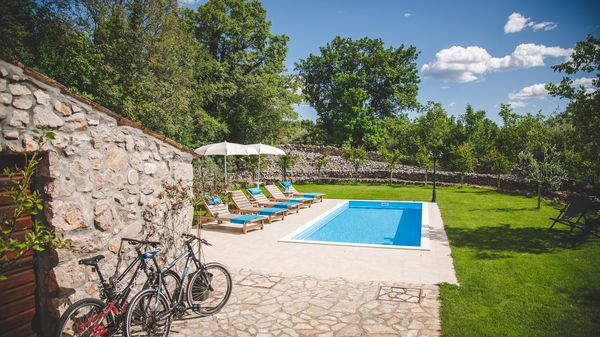 Village Villa M mit einem Hauch von Tradition und Pool auf Krk