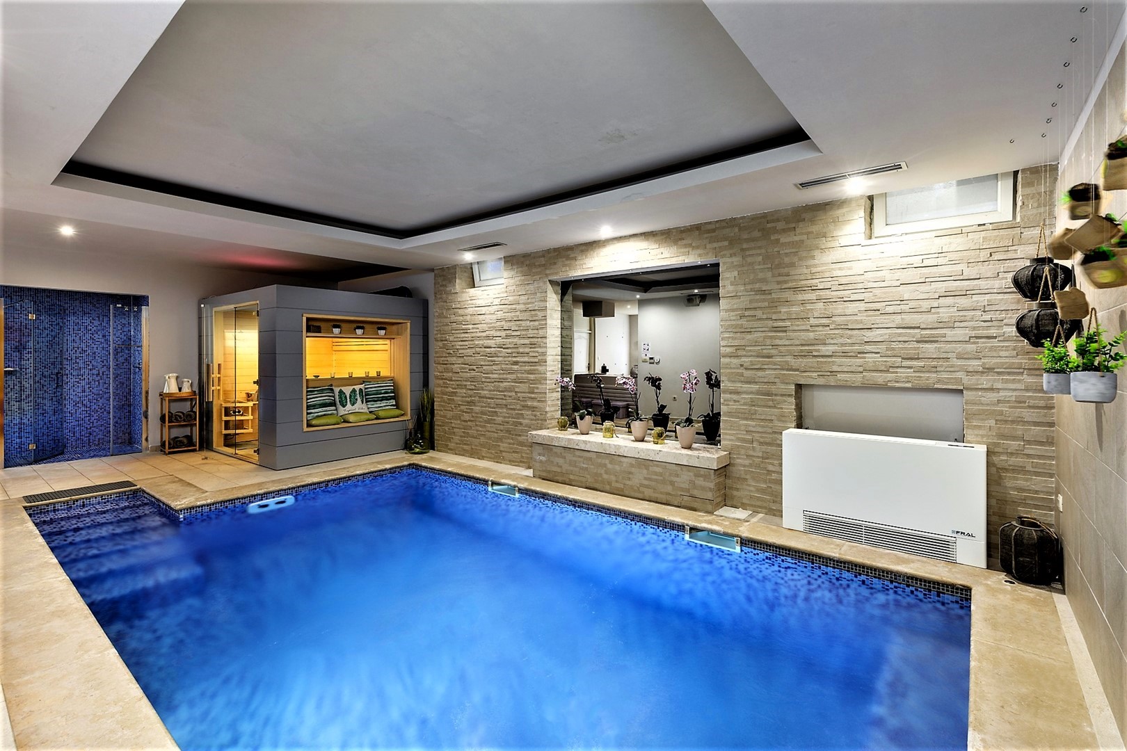 Indoor pool in Villa Prova 2